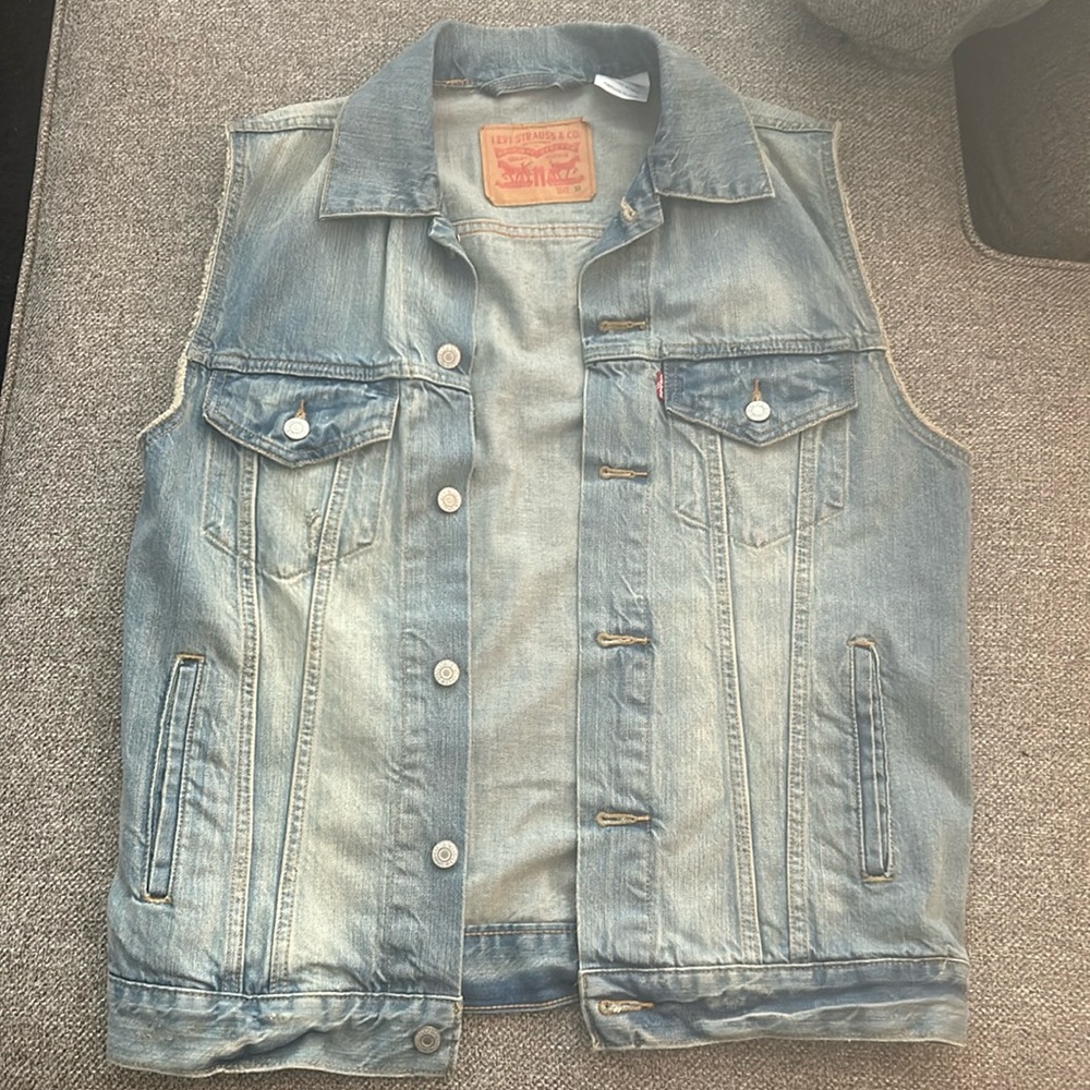 Levi’s Medium Size Light Wash Denim Vest